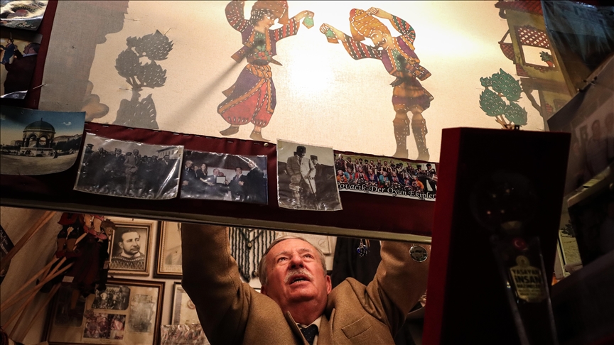 Artisti i lojës me kukulla e mban ende gjallë artin e vjetër në Çarshinë e Bursës