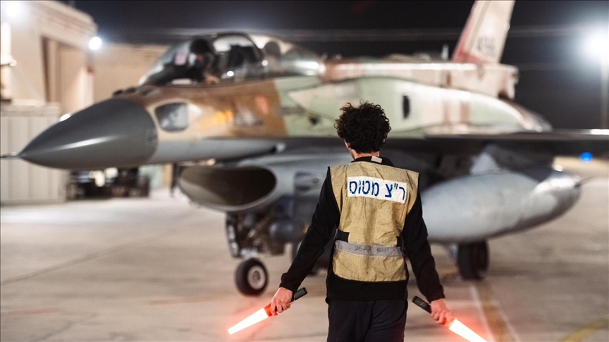 Israeli warplanes target weapons depots in Syria: Local media