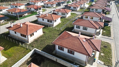 Bartın'da baraj için evlerini boşaltan vatandaşlar, TOKİ konutlarında köy hayatı yaşıyor