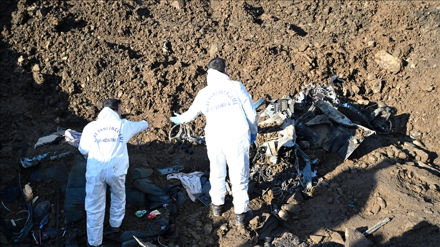 Artvin'de heyelan altında kalan araçtaki 4 kişinin cansız bedenlerine ulaşıldı