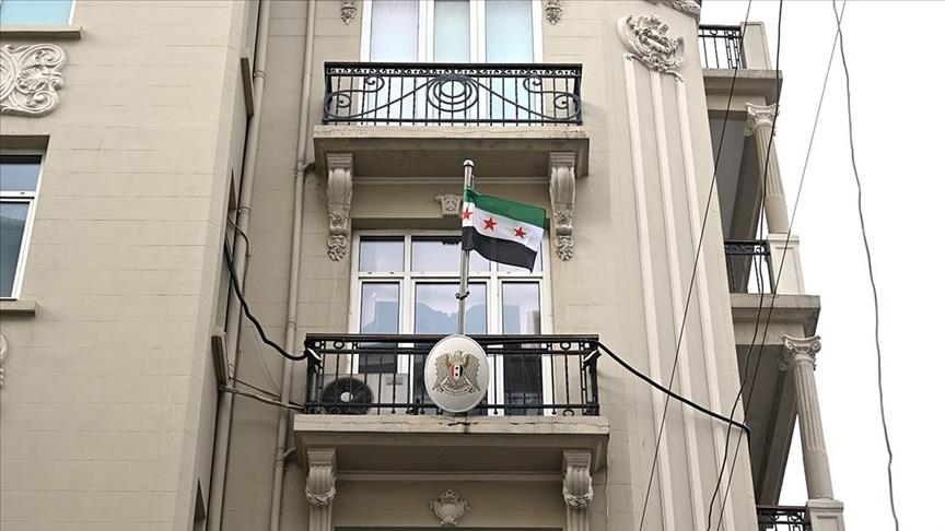 В Генконсульстве Сирии в Стамбуле вывешен «флаг революции»