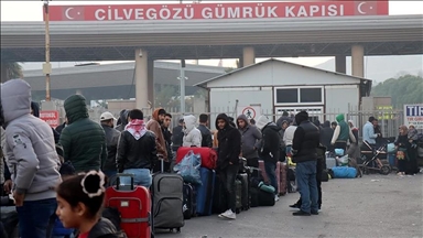 Syrians in Türkiye begin returning home after fall of Assad regime