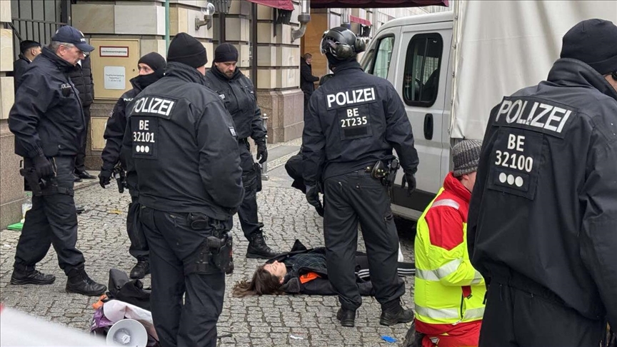 Climate activists attempt to disrupt LNG summit in Berlin