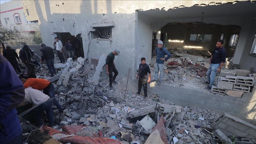 Una mujer y sus dos hijos pierden la vida en un ataque israelí a la Franja de Gaza