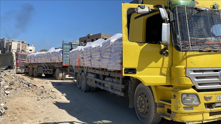 Israel blocks UN aid convoy to Gaza hospital amid escalating crisis