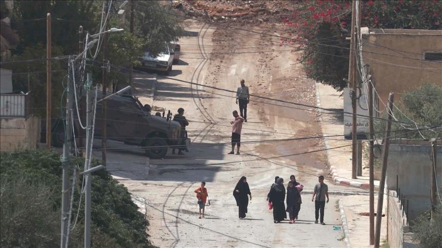 منظمة يمينية إسرائيلية تدعو الفلسطينيين بالضفة الغربية إلى الهجرة
