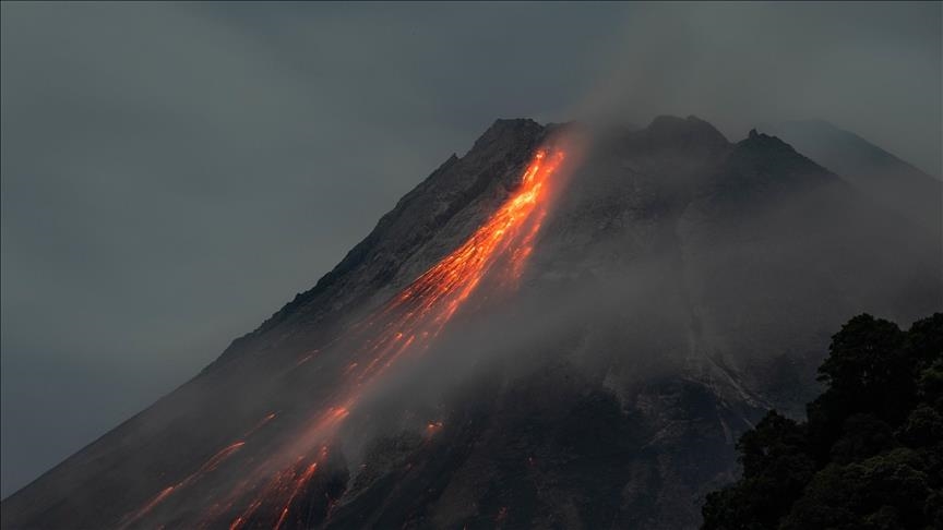 Volcano eruption displaces 45,000 people in Philippines