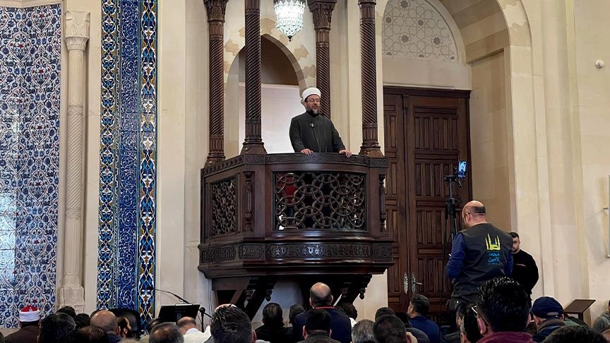 خطبة الجمعة بأكبر مساجد بيروت.. تكبيرات وتهليلات فرحا بسقوط الأسد
