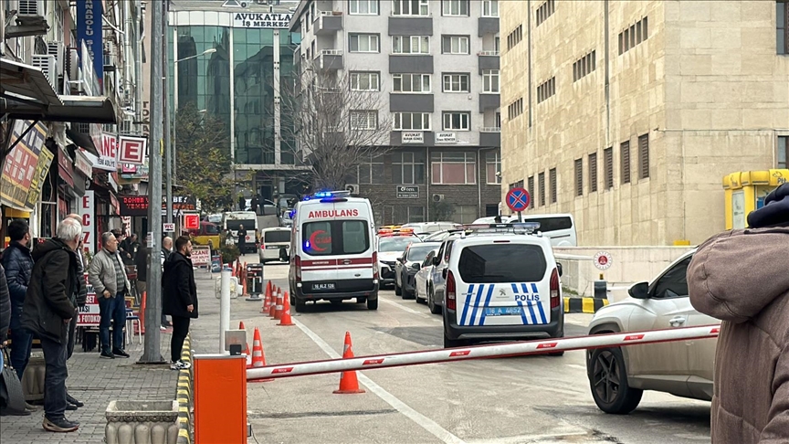 Bursa'da duruşma salonunda silahla vurulan 2 sanık hayatını kaybetti, 2 jandarma yaralandı