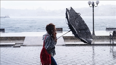 Meteorolojiden bazı bölgeler için kuvvetli sağanak ve fırtına uyarısı