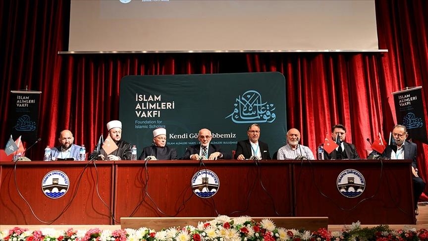 تركيا.. "وقف علماء الإسلام" يدعو الشعب السوري لصون وحدة الصف
