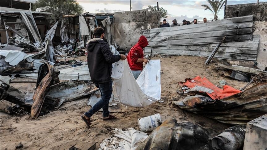غزة.. إسرائيل تقتل 12 فلسطينيا بقصف جوي على قطاع غزة