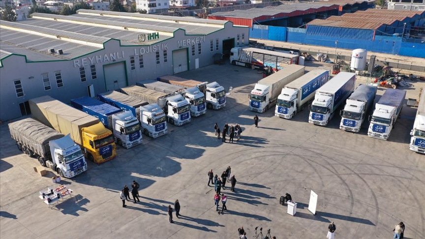 Hatay'dan Suriye'ye 30 yardım tırı gönderildi