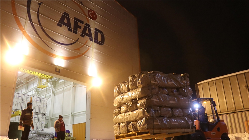 AFAD delivers food parcels to 625 families in Tel Rifaat