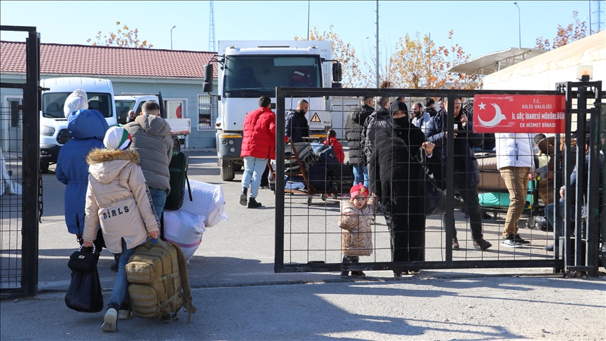 Syrians in Türkiye continue returning to their homes after fall of Assad regime