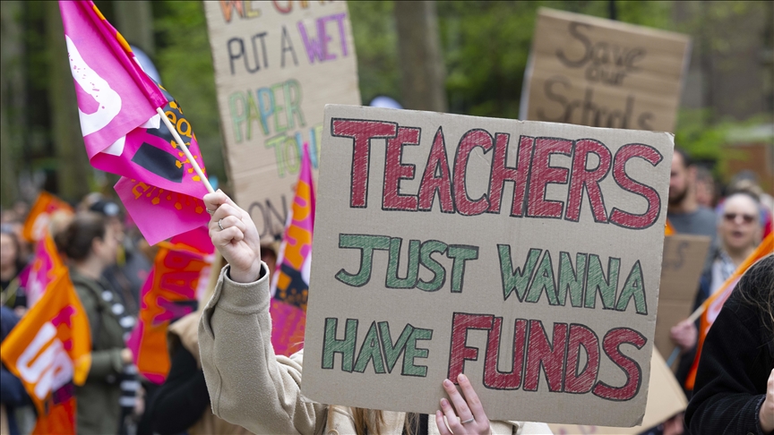 Sixth form teachers to strike over pay dispute in England