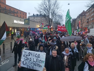 Шведска: Стотици луѓе протестираат во Стокхолм против израелските напади врз Газа