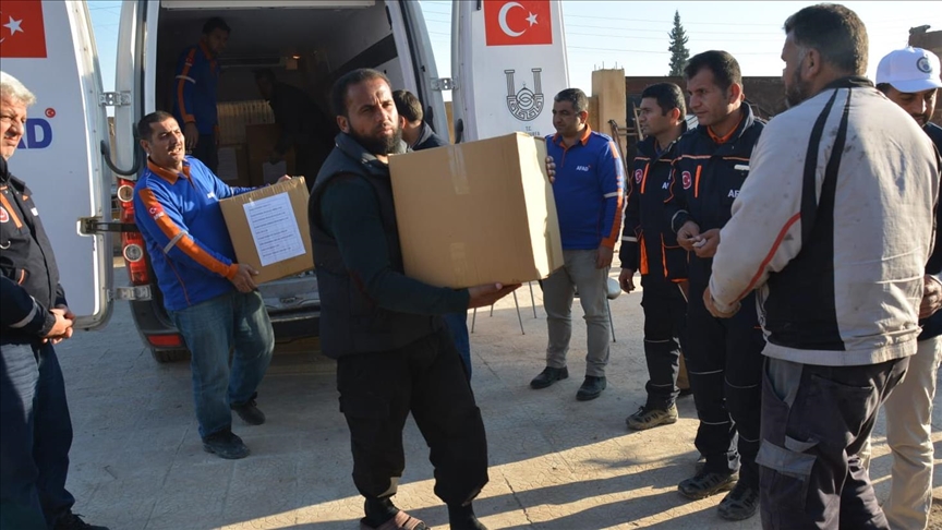 Turkish disaster management agency distributes food parcels to Manbij in northern Syria