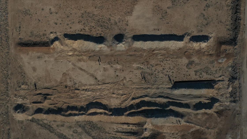 Şam'ın Hüseyniye bölgesinde toplu mezarlık olduğu iddia edilen alan AA tarafından görüntülendi