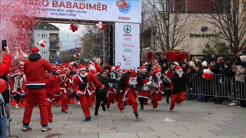 Hundreds run in ‘Santa Claus’ costumes in Kosovan capital Hundreds run in ‘Santa Claus’ costumes in Kosovan capital