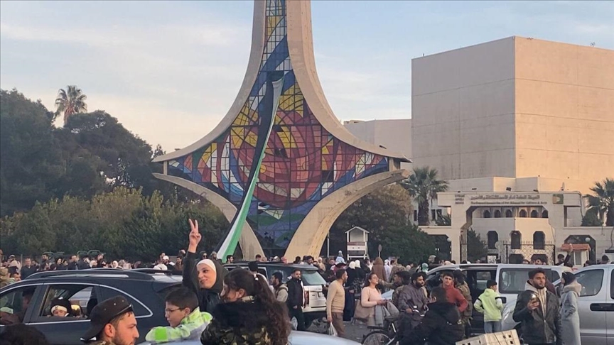 الشبكة السورية تدعو لرفع العقوبات واستمرارها على رموز النظام السابق