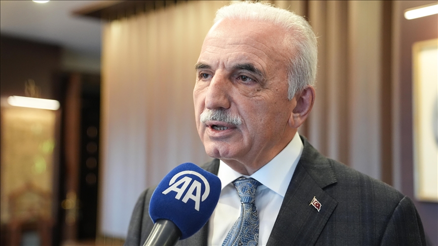 Ümraniye Belediye Başkanı Yıldırım'dan aleyhinde asılan pankarta ilişkin açıklama: Hukuk yoluyla gereğini yapacağız