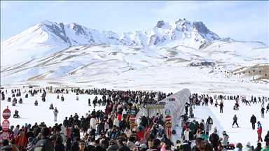 Erciyes Kayak Merkezi, hafta sonunda 70 bin ziyaretçi ağırladı