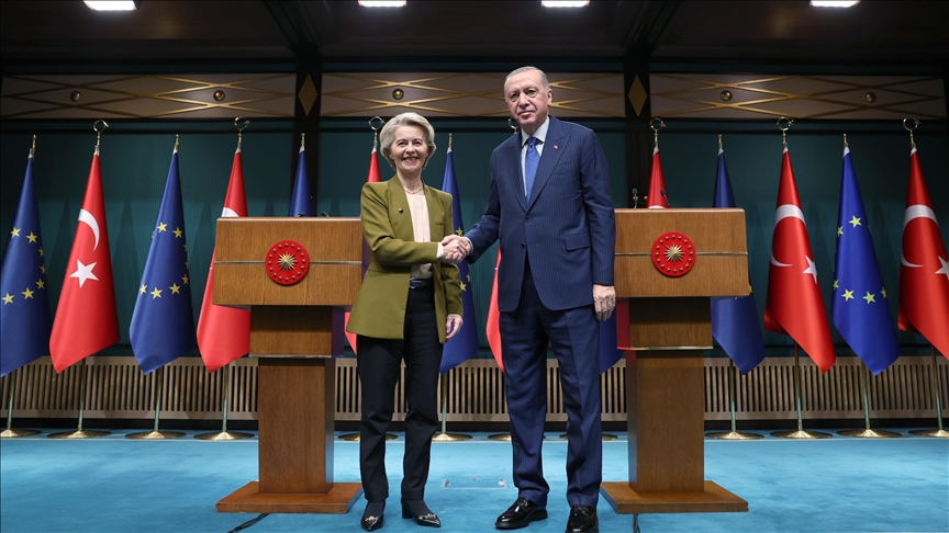 La présidente de la Commission européenne souligne l'importance de la reconstruction de la Syrie pour l'UE