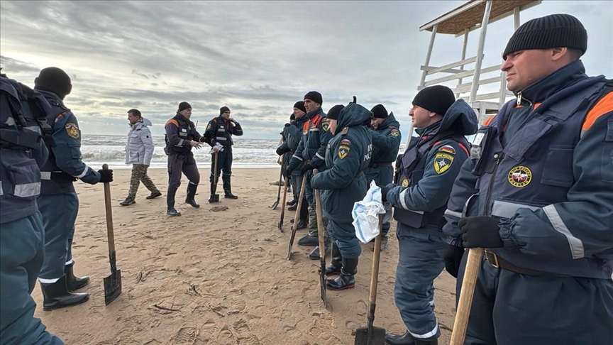 На побережье Черного моря в Краснодарском крае РФ после ЧП с танкерами обнаружены пятна мазута