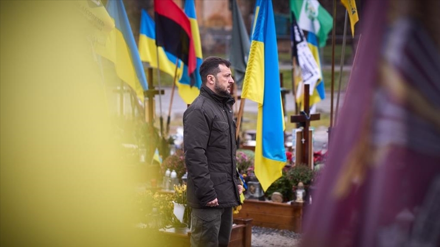 Зеленский почтил во Львове память погибших украинских солдат