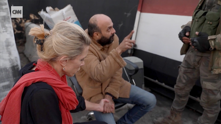 CNN, tartışmalı "Suriyeli tutsak" haberindeki kişinin rejiminin istihbarat yetkilisi olduğunu kabul etti