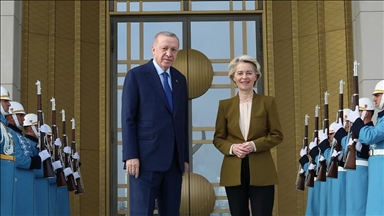 Turkish President Erdogan meets European Commission chief