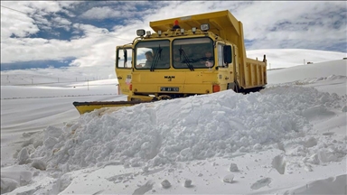 Erzurum ve Ardahan'da 27 yerleşim yerine ulaşım sağlanamıyor