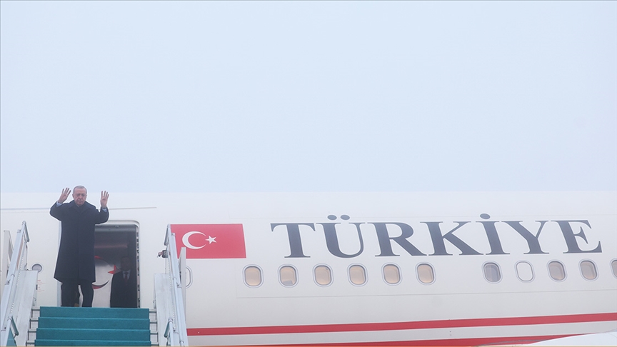 Cumhurbaşkanı Erdoğan, D-8 Zirvesi'ne katılmak üzere Mısır'da
