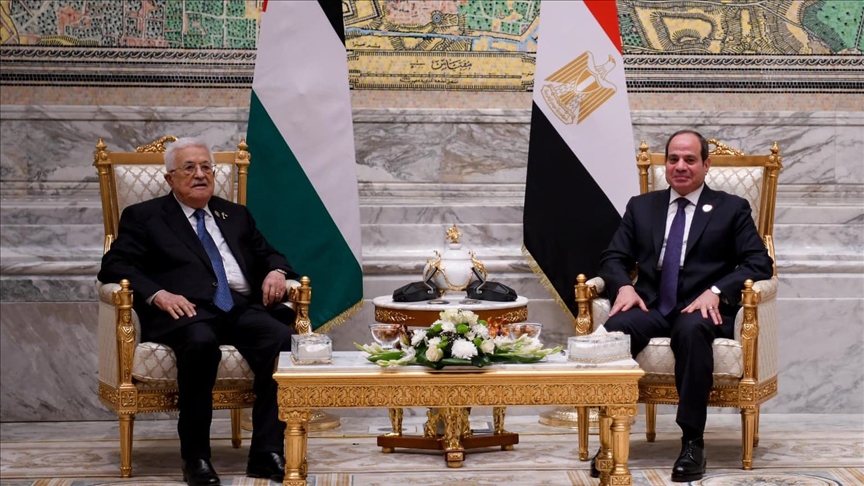 عباس والسيسي يبحثان جهود وقف النار وانسحاب إسرائيل من غزة