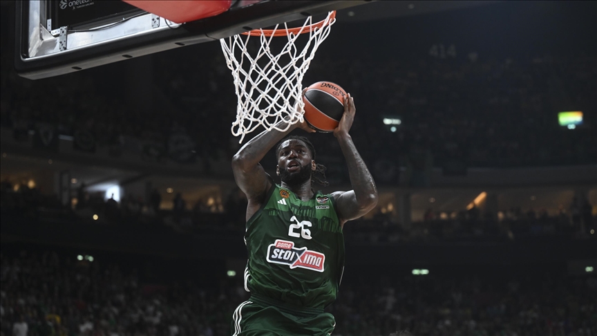 Panathinaikos center Lessort suffers from horrific leg injury during game against Baskonia Panathinaikos center Lessort suffers from horrific leg injury during game against Baskonia