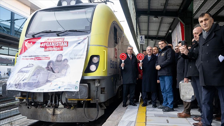 Yardım malzemeleri taşıyan "İyilik Treni"nin 21'incisi Afganistan'a hareket etti