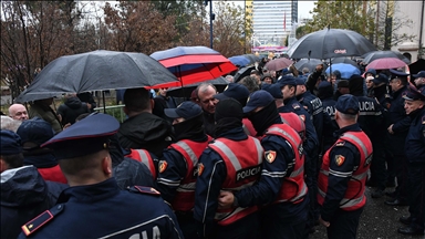 Vazhdojnë protestat për të "denoncuar rastet e korrupsionit në Bashkinë e Tiranës"