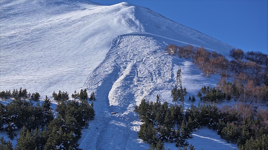 Erzurum'da Palandöken Dağı'nda sporcuların üzerine çığ düştü