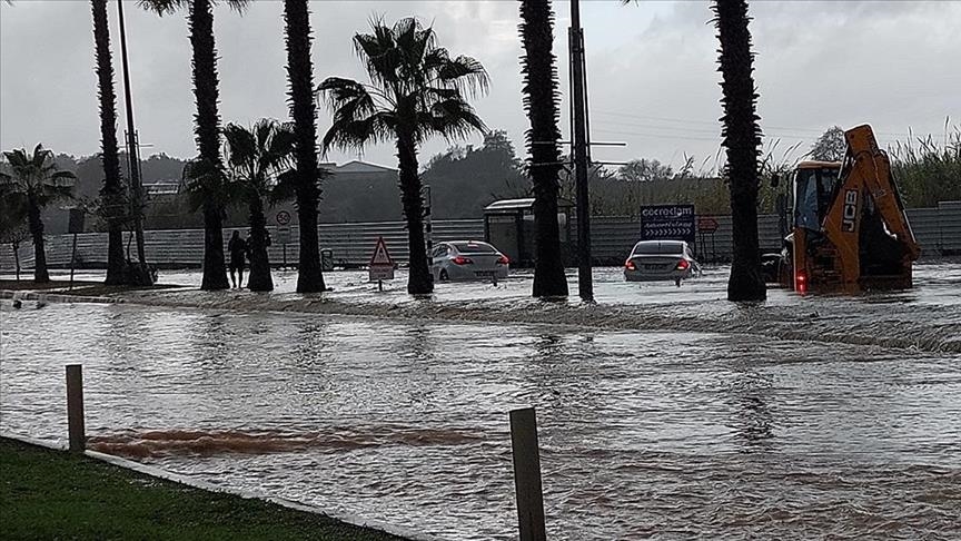 Li Manavgatê 236 kesên ku di barana gur da mehsûr mabûn texliyeyî herêmên ewledar kirin