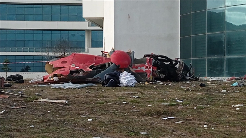 Ambulance helicopter crashes into hospital in Türkiye, killing four