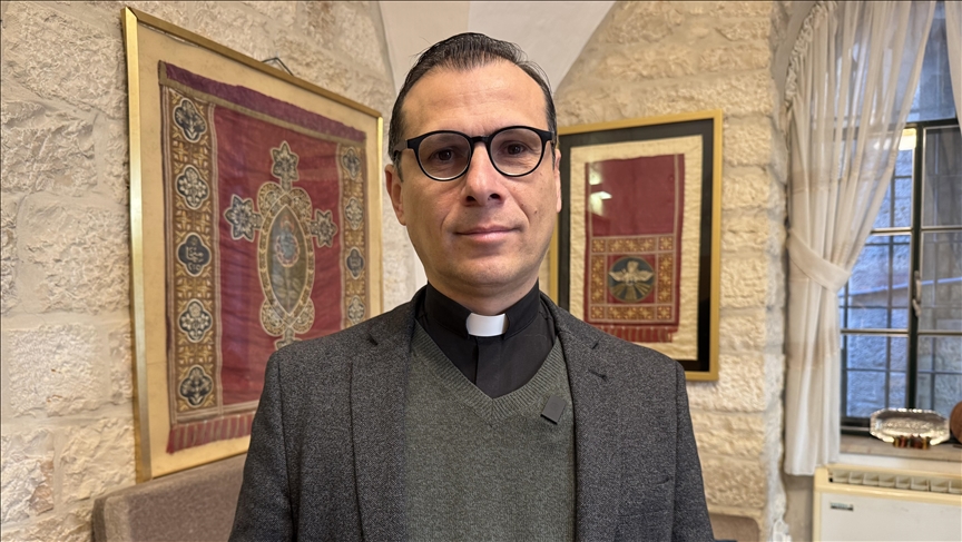 قس فلسطيني: إسرائيل تستهدف وجودنا المسيحي والمسلم (مقابلة)