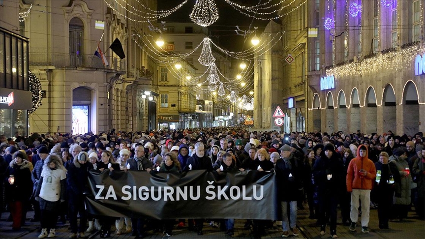Kroaci, mijëra persona marshojnë me qirinj “Për një shkollë të sigurt”
