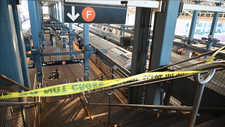 New York metrosunda bir kadını ateşe vererek öldürdüğü iddia edilen şüpheli tutuklandı
