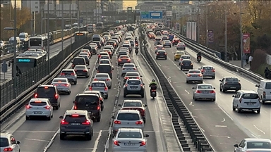 İstanbul'da haftanın ilk iş gününde trafik yoğunluğu yaşanıyor