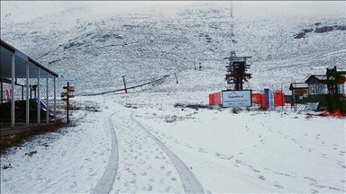 Antalya'nın yüksek kesimlerinde kar yağışı başladı