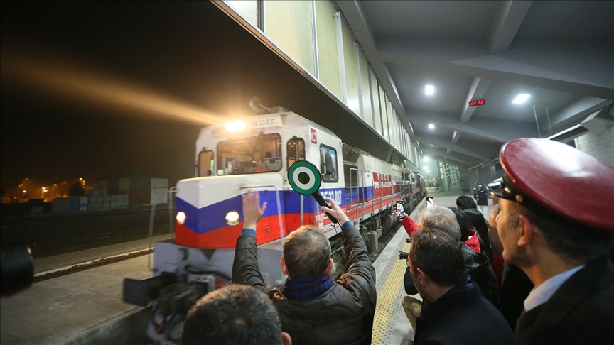 Yeni sezonun ilk seferine çıkan Turistik Doğu Ekspresi son durağı Kars'a geldi