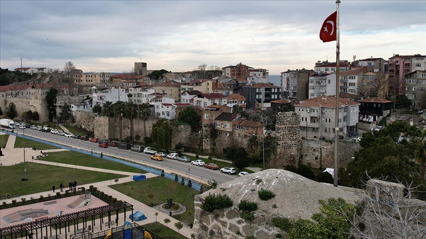 Tarihi Sinop Kalesi, üzerindeki "kalekondu"lardan kurtarılacak