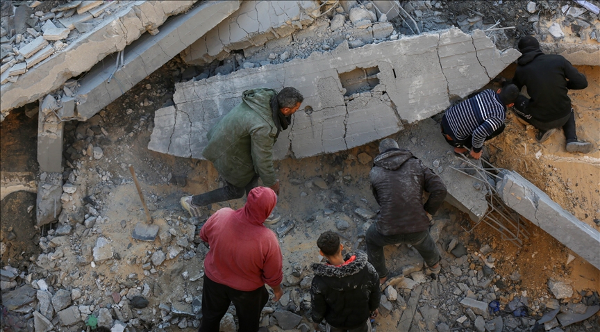 İsrail'in Gazze Şeridi'nde iki eve saldırısında, ikisi çocuk 12 Filistinli hayatını kaybetti