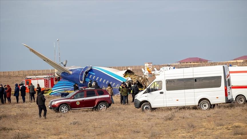 Vrimat në mbetjet e avionit të rrëzuar të Azerbajxhanit ngjallin spekulime për sulm